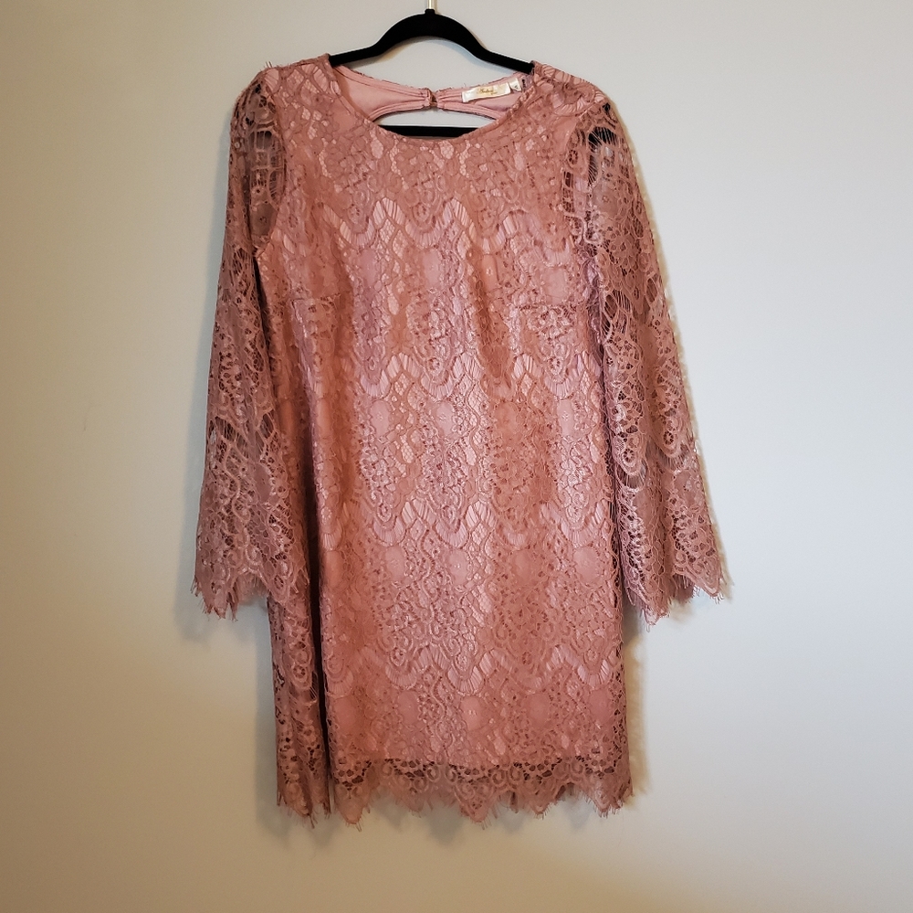 Andreé by UNIT lace dress